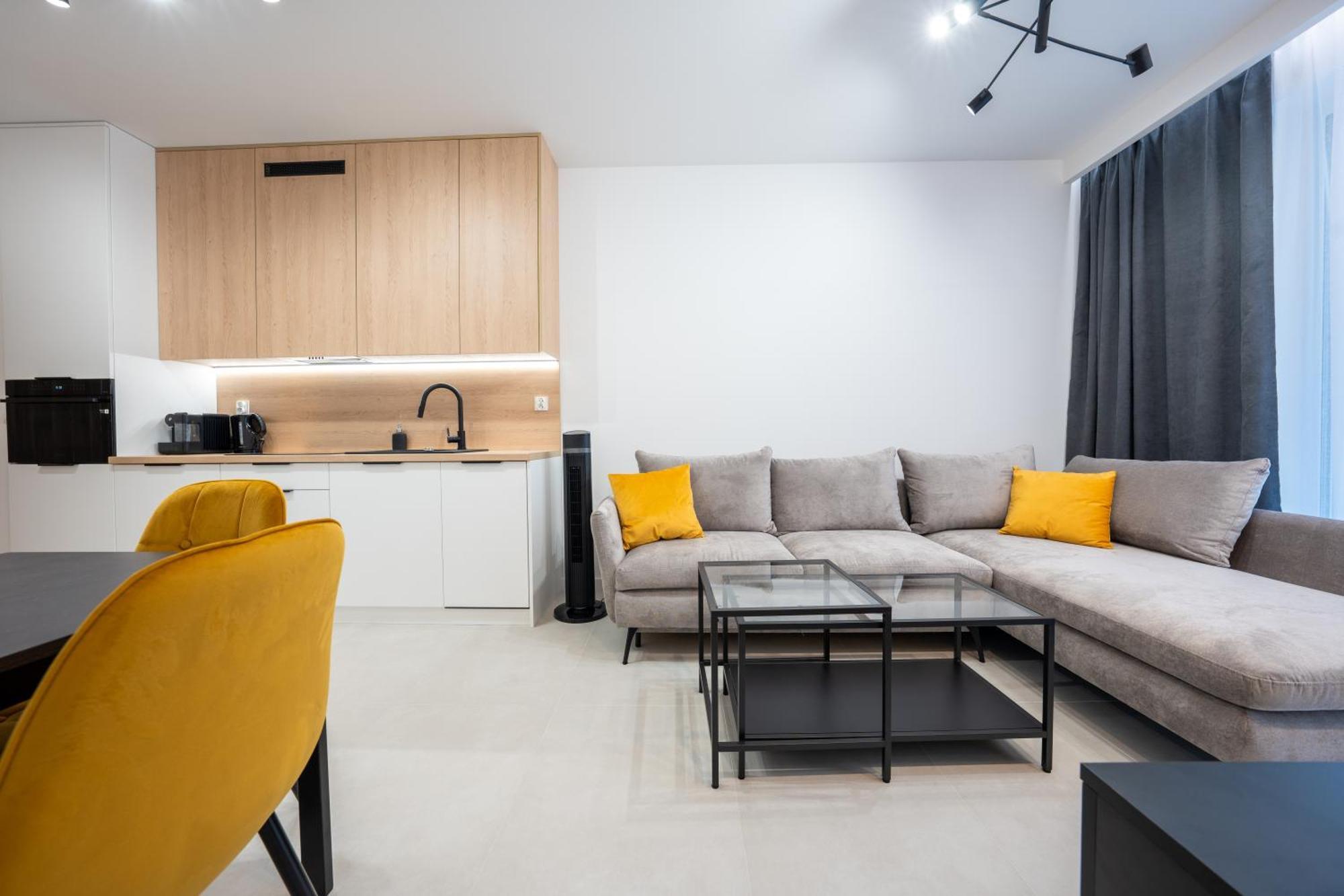 Miodowy Apartament Z Duzym Tarasem W Rewalu, Blisko Morza Zewnętrze zdjęcie