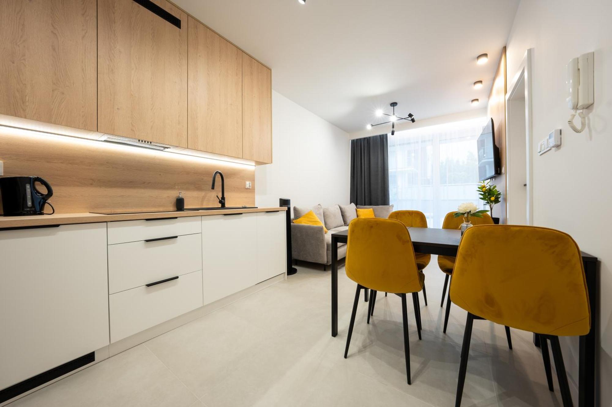 Miodowy Apartament Z Duzym Tarasem W Rewalu, Blisko Morza Zewnętrze zdjęcie